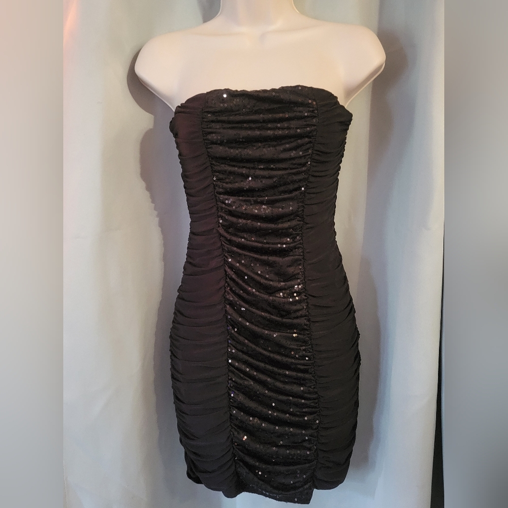 Forever 21 Black Ruched Strapless Cocktail Dress